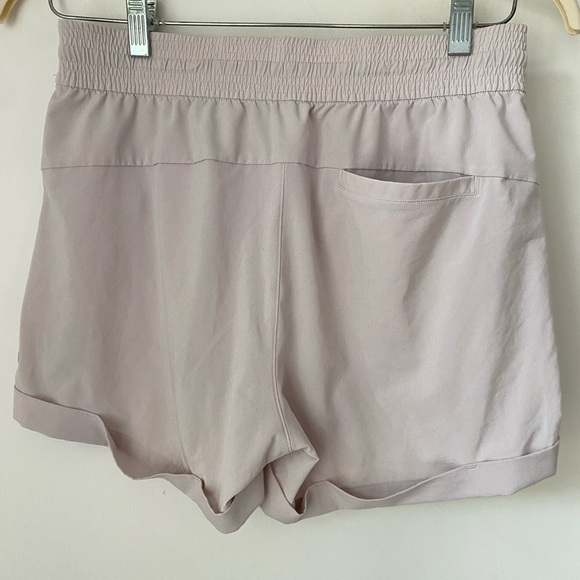 Lululemon Shorts Women’s 8 Break Away Short Light Pink - Picture 3 of 9